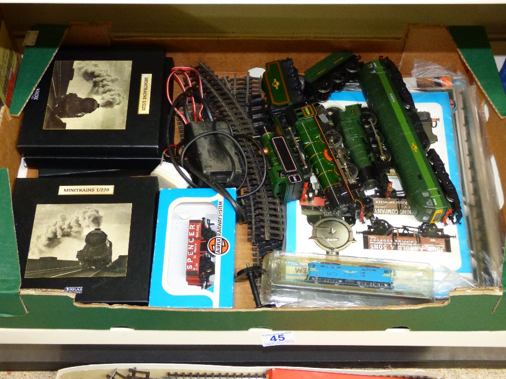 QUANTITY OF MODEL RAILWAY ITEMS INCLUDING TRI-ANG TRACKS & CARRIAGES - Image 3 of 3