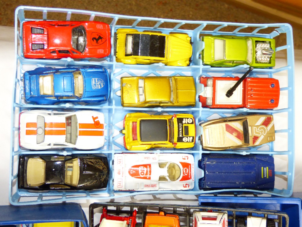 QUANTITY OF DIE CAST VEHICLES + TOY CAR STORAGE CASE & BOX - Image 5 of 9