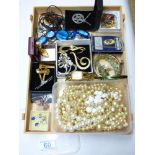 QUANTITY OF COSTUME JEWELLERY