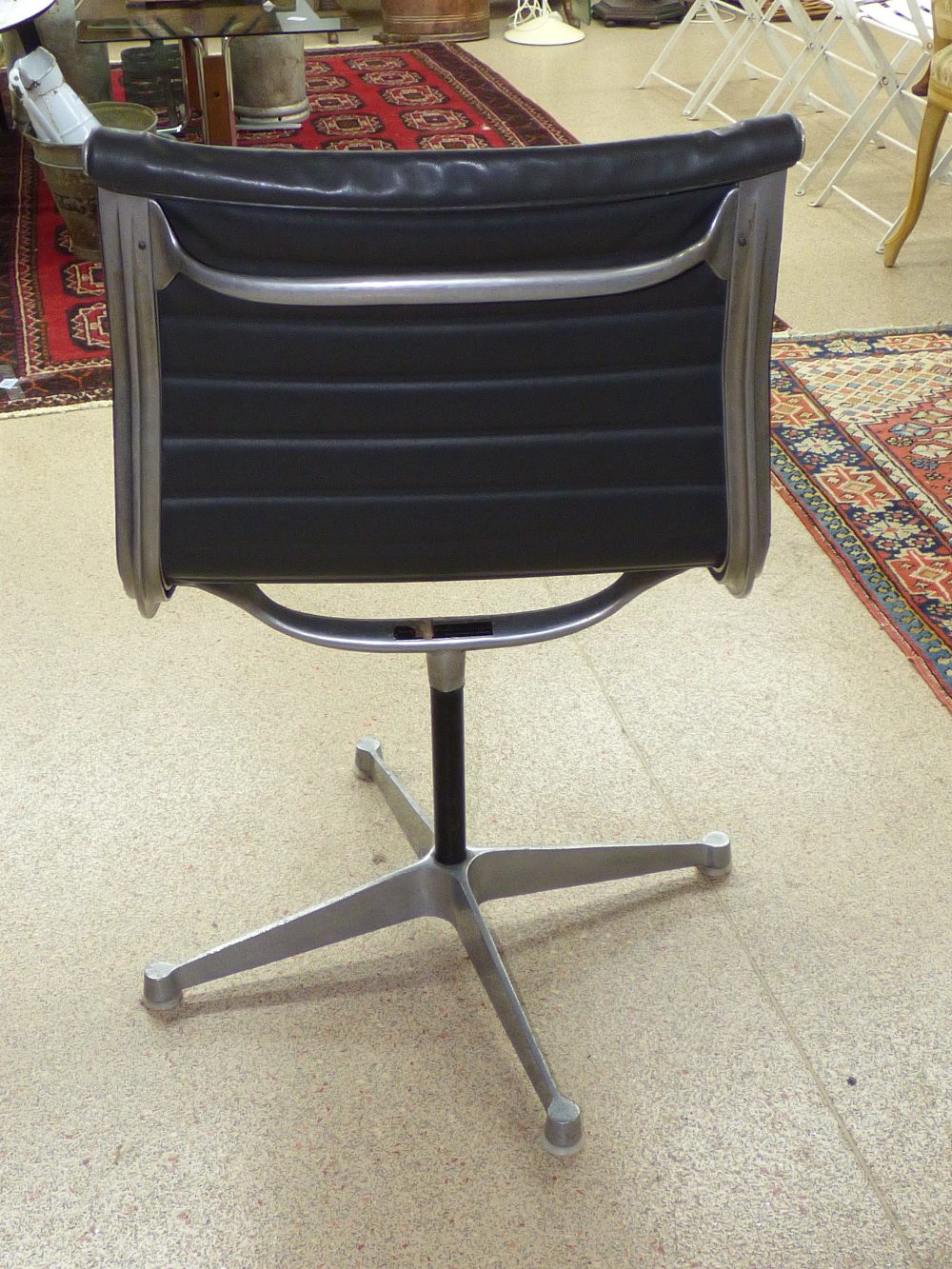 MID CENTURY HERMAN MILLER CHARLES EAMES CHAIR - Image 4 of 7