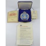 BOXED 'THE QUEENS SILVER JUBILEE 1952 - 1977, RAC CAR BADGE No 796 / 1000 + CERTIFICATE