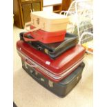 ASSORTED VINTAGE VANITY & SUITCASES