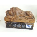 CARVED WOOD 'LION OF LUCERNE' MOUNTED ON A LEAD WEIGHTED WOODEN BASE 15 X 22 CMS