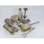 QUANTITY OF HALLMARKED SILVER ITEMS, INCLUDING HAND MIRROR & BRUSHES