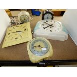 QUANTITY OF VINTAGE WALL & MANTEL CLOCKS INCLUDING SMITHS