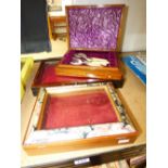 2 X GLASS TOP DISPLAY BOXES & 1 X WOOD WITH BRASS INLAY CUTLERY BOX & CONTENTS