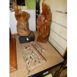 2 X DECORATIVE HAND CARVED WOOD PIECES & 2 X WOODEN SCULPTURES