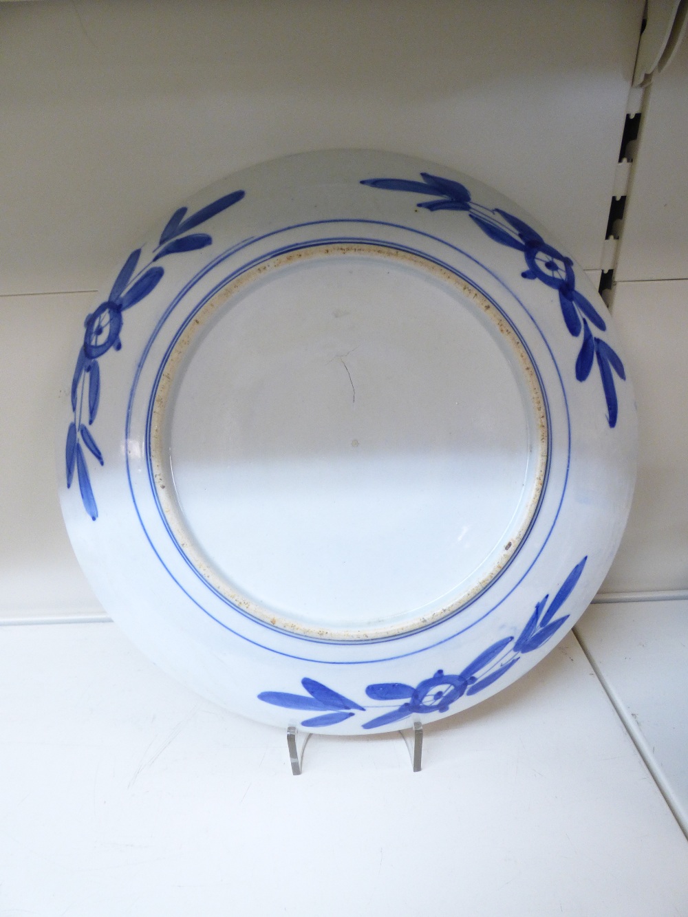 LARGE IMARI PORCELAIN CIRCULAR CHARGER 40 CMS DIAMETER - Image 2 of 3