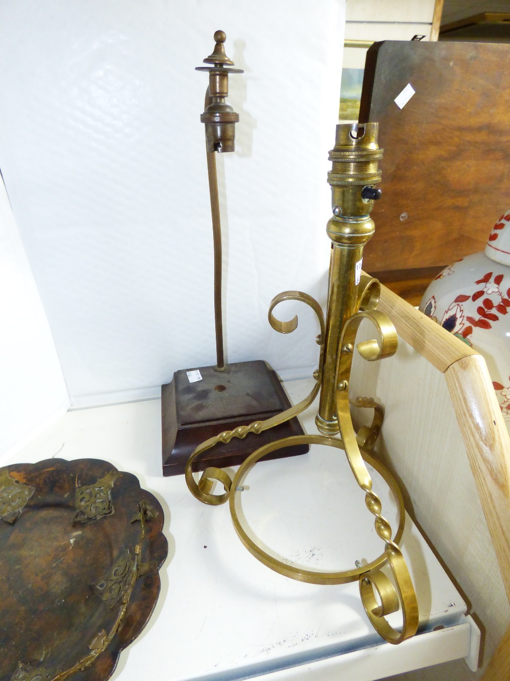 VINTAGE LAMP BASE, BRASS CEILING LIGHT FRAME & WOOD PLATED WITH METAL HANDLE & DECORATIONS - Image 4 of 4