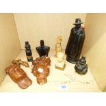 MIXED LOT INCLUDING VINTAGE LIQUOR BOTTLES & GRECIAN STYLE ORNAMENTS