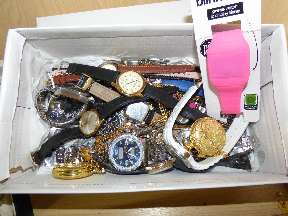 QUANTITY OF COSTUME JEWELLERY & WATCHES - Image 3 of 6