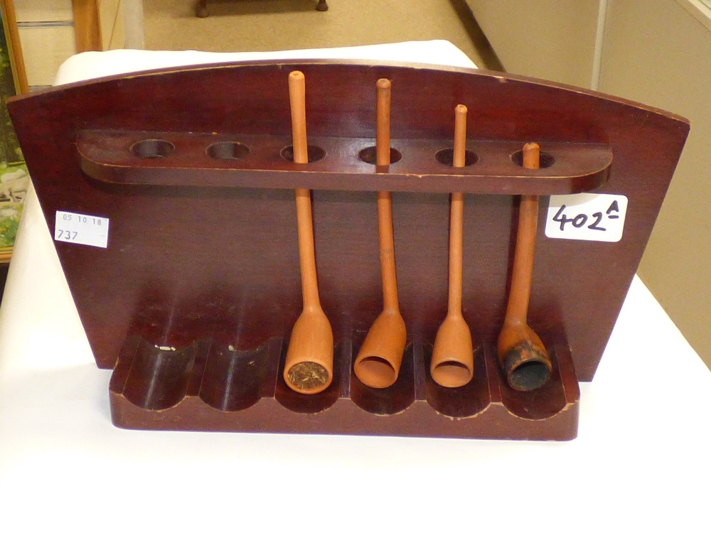 DISPLAY SHELF FOR CLAY PIPES, WITH CLAY PIPES