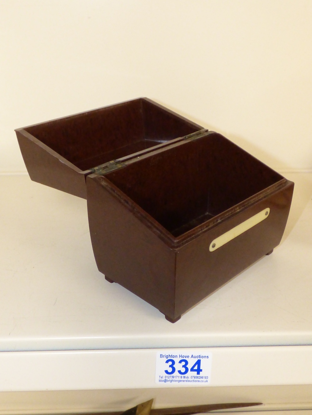 A BAKELITE LIDDED BOX - Image 2 of 2