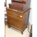 SMALL STAINED BEECH 3 DRAWER CHEST ON CABRIOLE LEGS (66 X 52 CMS)