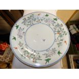 A LARGE 20TH CENTURY CHINESE CERAMIC CHARGER WITH FLOWING FLORAL DECORATION, 47 CM IN DIAMTER