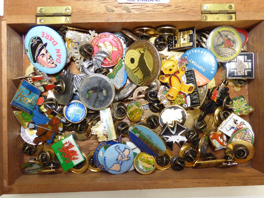 QUANTITY OF MIXED BADGES INCLUDING ENAMEL EXAMPLES AND DAN DARE