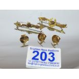 2 VICTORIAN 9CT GOLD BROOCHES + THREE 9CT GOLD STUDS (5.5g TOTAL WEIGHT)