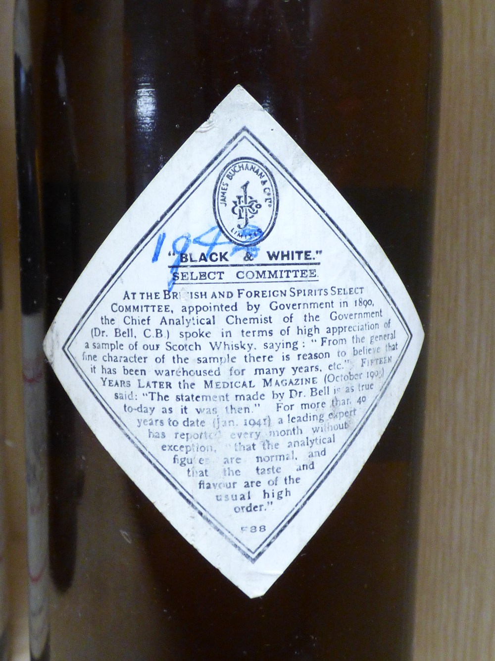 BLACK & WHITE CHOICE OLD SCOTCH WHISKY, WITH HAND WRITTEN DATE OF 1942 ON THE LABEL, AND THREE - Image 3 of 5