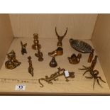 QUANTITY OF 15 BRASS ANIMALS AND NOVELTIES INCLUDING A CAT, A HARE, A SPIDER, STAG HEAD ETC