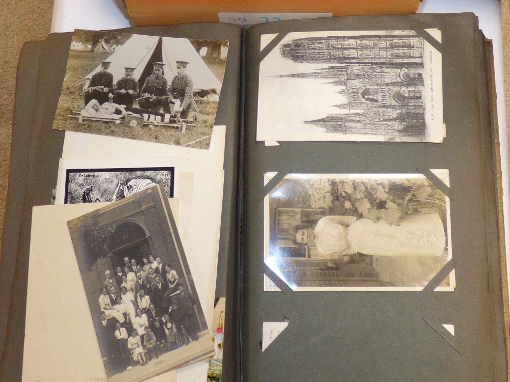 POSTCARD ALBUM AND A QUANTITY OF LOOSE POSTCARDS - Image 3 of 6