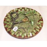 PORTUGUESE MAJOLIOCA PALISSY WARE PLATE DECORATED WITH A LIZARD EATING A SNAKE - AF / SOME DAMAGE (