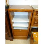 AN OAK TAMBOR FRONTED FILING CABINET, WITH ORIGINAL KEY, 90 CM TALL