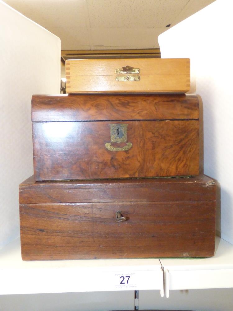 A LATE 19TH CENTURY BURR WALNUT BOX WITH ENGRAVED BRASS ESCUTCHEON, A MAHOGANY BOX WITH KEY AND