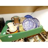 A COLLECTION OF ASSORTED CERAMICS INCLUDING A MOIST SUGAR LIDDED POT