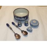 WEDGWOOD JASPERWARE SALAD BOWL & SERVERS (23 CM DIAMETER), TWO SILVER MOUNTED WEDGEWOOD POTS AND