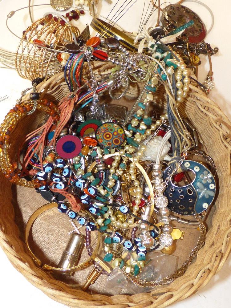 A BASKET OF COSTUME JEWELLERY - Image 2 of 2