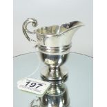 A SILVER HELMET SHAPED CREAM JUG, SHEFFIELD 1904/05, WALKER & HALL. WEIGHT 84g