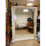 A LARGE RECTANGULAR MIRROR IN A WHITE PAINTED WOODEN FRAME, 122 X 162 CM (INCLUDING FRAME)