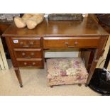 1940s OAK SEWING MACHINE TABLE & BOX, WITH SINGER SEWING MACHINE UNDERNEATH READY TO TURN UP (