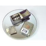 A PAIR OF SILVER NAPKIN RINGS IN CASED, BIRMINGHAM 1966/7, WEIGHT 95g. A SILVER CIGARETTE CASE -