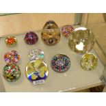 11 ASSORTED GLASS PAPERWEIGHTS OF VARIOUS COLOURS AND DESIGNS