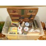 A MIXED BOX INCLUDING BOXED MAISTO MODEL CARS, KITCHENALIA, STAMPS, TINS AND MORE