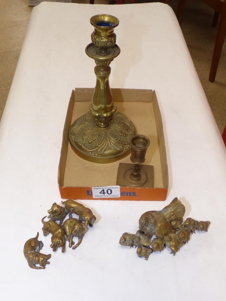BRASS ITEMS INCLUDING CANDLE STICKS, A HEN & CHICK GROUP AND A GROUP OF HUNTING DOGS