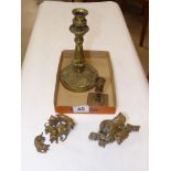 BRASS ITEMS INCLUDING CANDLE STICKS, A HEN & CHICK GROUP AND A GROUP OF HUNTING DOGS