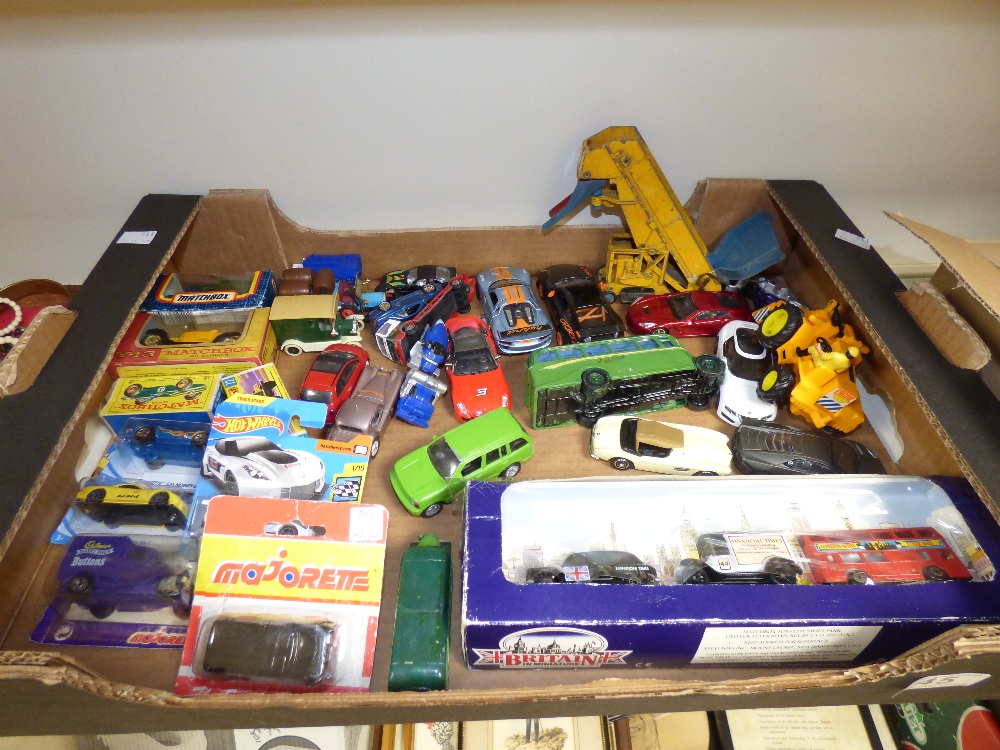 A MIXED COLLECTION OF DIECAST MODEL VEHICLES INCLUDING BOXED MATCHBOX, CORGI AND HOT WHEELS