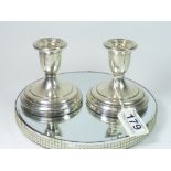 A PAIR OF STERLING SILVER SQUAT CANDLESTICKS - 8CM TALL