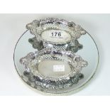 A PAIR OF PIERCED SILVER BON-BON DISHES HALLMARKED CHESTER 1899/1900, WEIGHT 98g