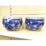 A PAIR OF 20TH CENTURY ORIENTAL BLOSSOM PATTERN BLUE AND WHITE BOWLS (20 X 16 CM)
