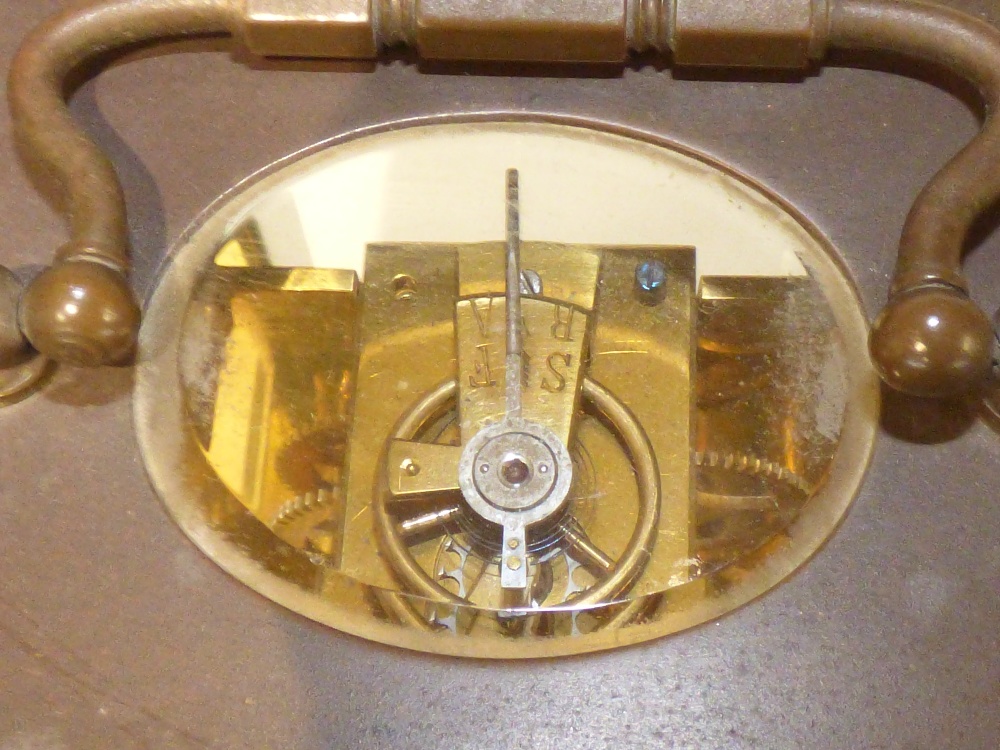 A BRASS CASED CARRIAGE CLOCK, BY W.M BRADFORD AND SONS, MADE IN PARIS, 12 CM TALL - Image 4 of 7