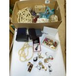 A QUANTITY OF COSTUME JEWELLERY