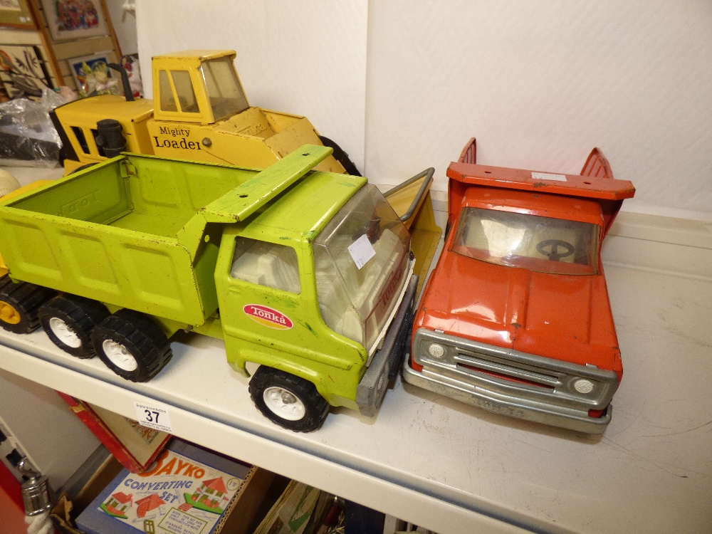 FOUR TONKA TOYS INCLUDING A MIGHTY LOADER, CEMENT MIXED, DUMP TRUCK AND FLATBED VAN - Image 2 of 3