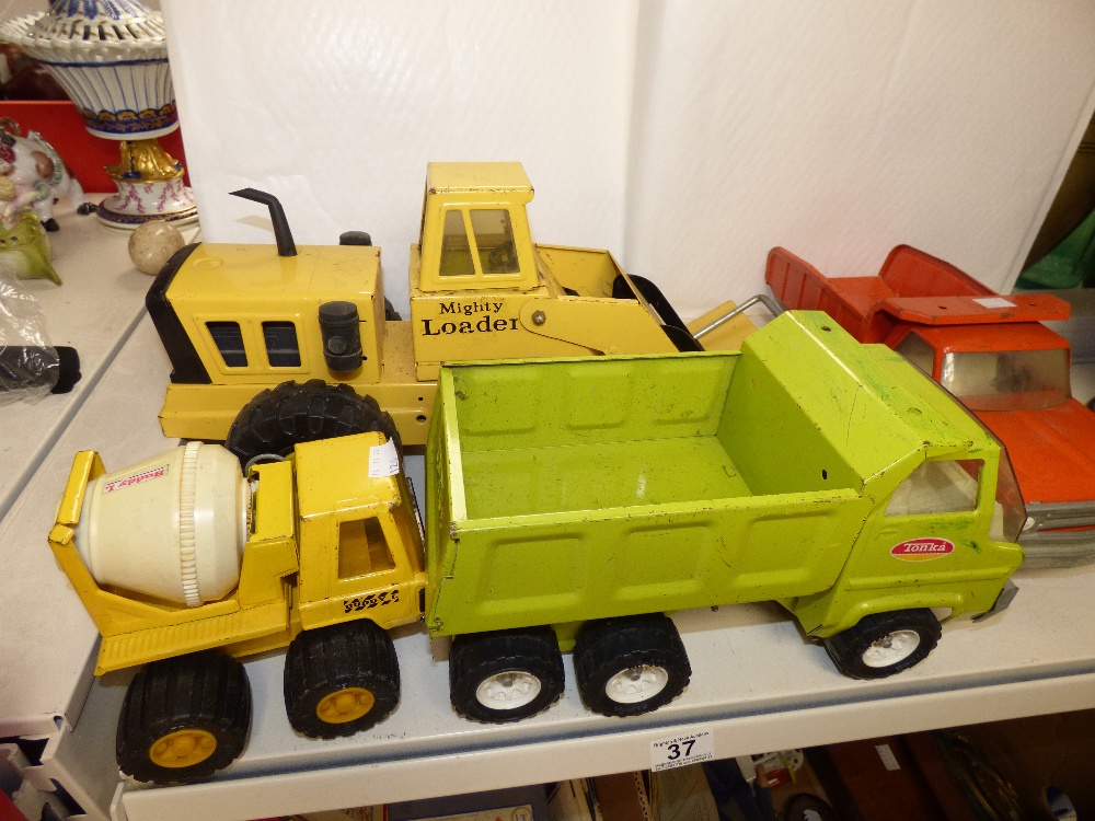 FOUR TONKA TOYS INCLUDING A MIGHTY LOADER, CEMENT MIXED, DUMP TRUCK AND FLATBED VAN - Image 3 of 3