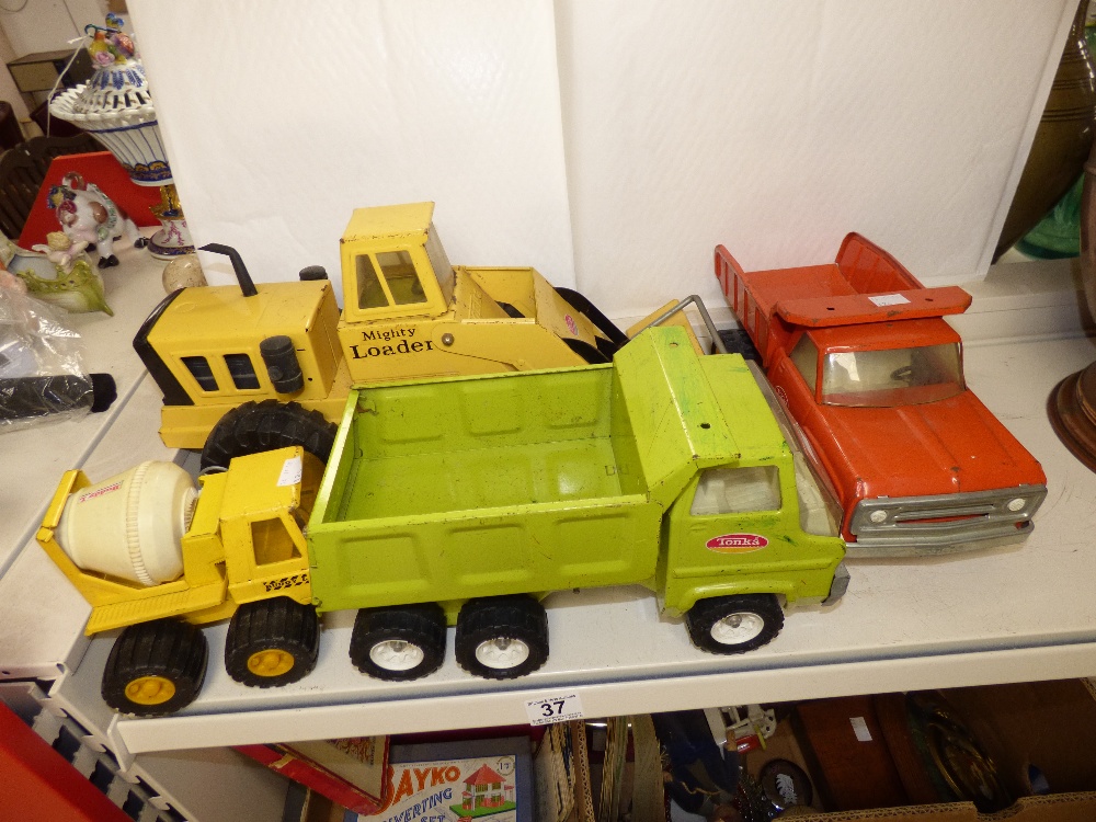 FOUR TONKA TOYS INCLUDING A MIGHTY LOADER, CEMENT MIXED, DUMP TRUCK AND FLATBED VAN