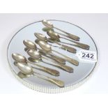 A SET OF 6 SILVER TEA SPOONS HALLMARKED SHEFFIELD 1909, AND 2 OTHER SILVER SPOONS. TOTAL WEIGHT 81g