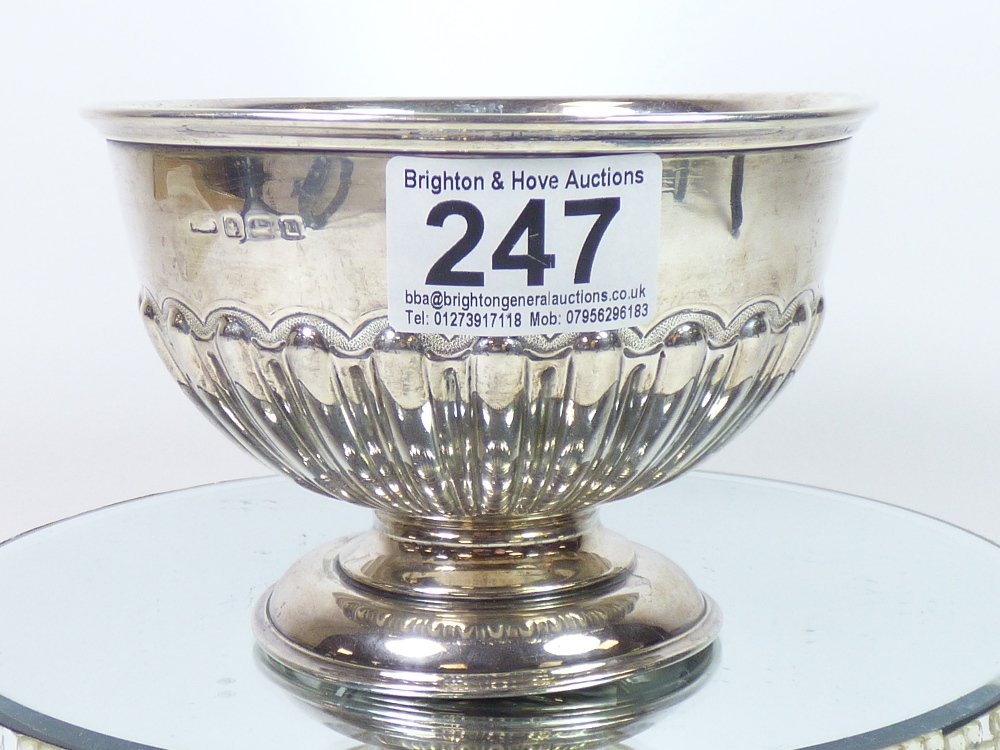 A SILVER CIRCULAR ROSE BOWL WITH HALF FLUTED DECORATION, WITH RUBBED MARKS. 13.5 CM IN DIAMETER, - Image 2 of 3