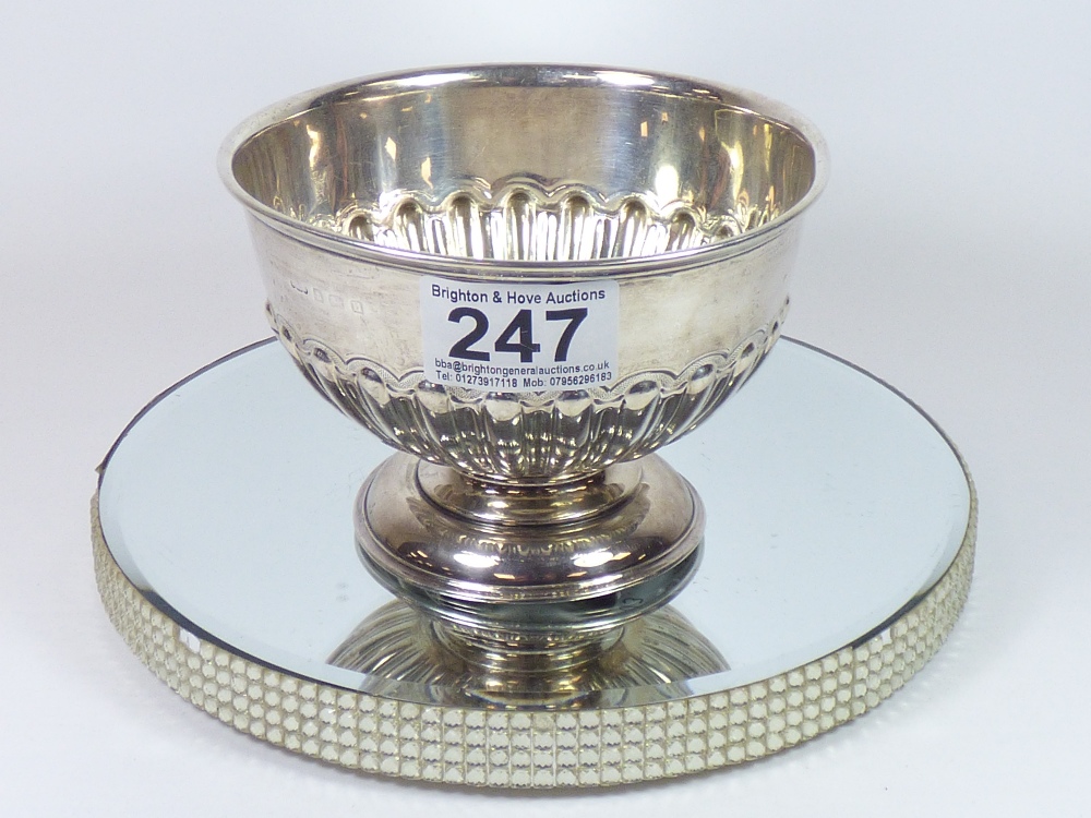 A SILVER CIRCULAR ROSE BOWL WITH HALF FLUTED DECORATION, WITH RUBBED MARKS. 13.5 CM IN DIAMETER,